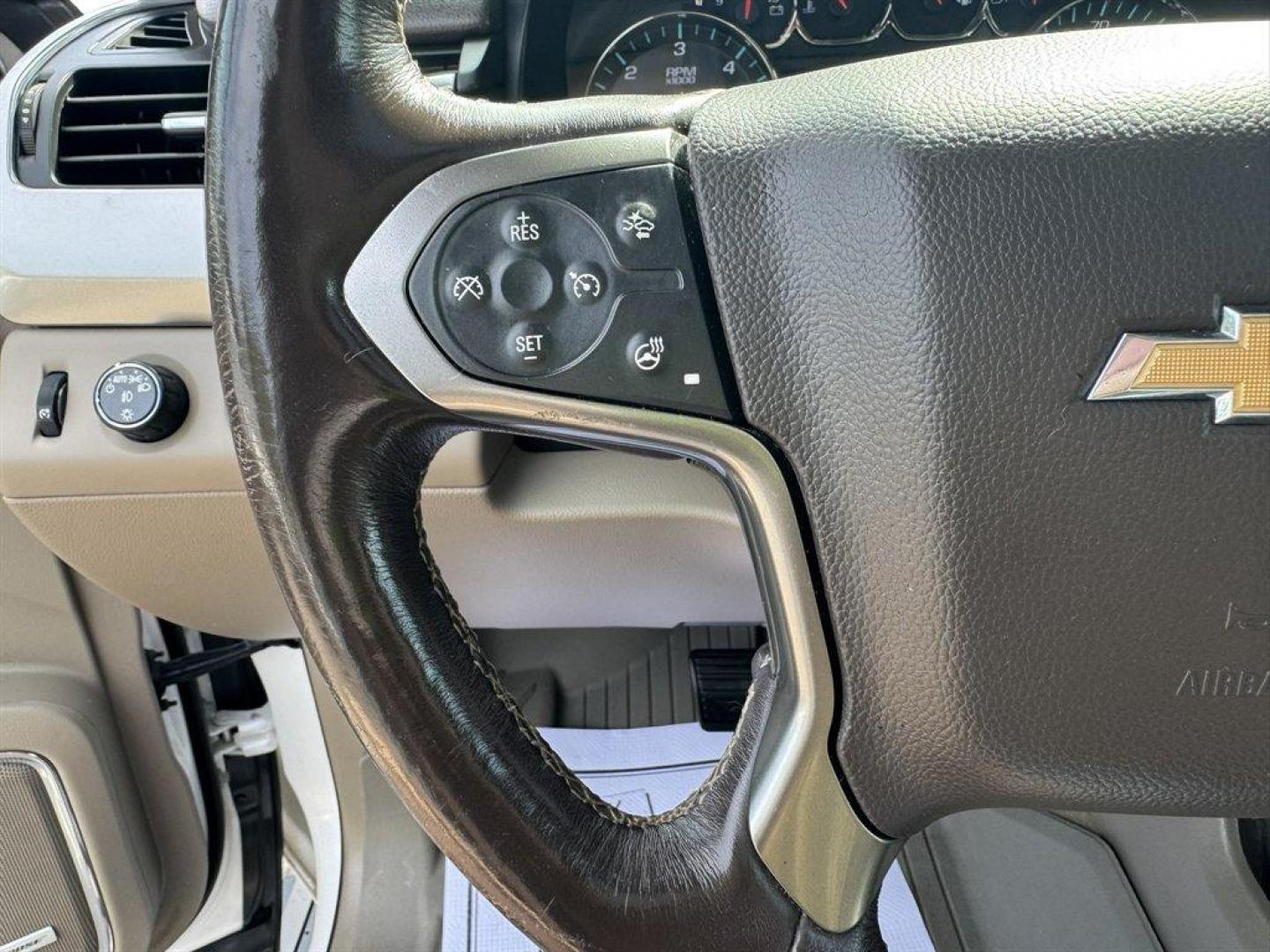 2018 White /Tan Chevrolet Tahoe (1GNSKCKC2JR) with an 5.3l V8 DI VVT Flex 5.3l engine, Automatic transmission, located at 745 East Steele Rd., West Columbia, SC, 29170, (803) 755-9148, 33.927212, -81.148483 - Special Internet Price! 2018 Chevrolet Tahoe - Photo#8