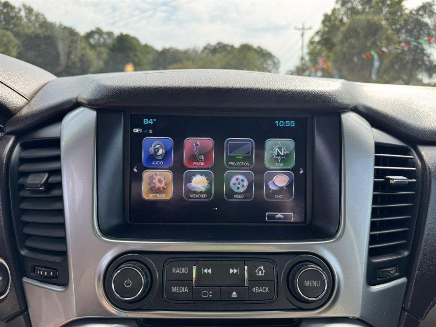 2018 White /Tan Chevrolet Tahoe (1GNSKCKC2JR) with an 5.3l V8 DI VVT Flex 5.3l engine, Automatic transmission, located at 745 East Steele Rd., West Columbia, SC, 29170, (803) 755-9148, 33.927212, -81.148483 - Special Internet Price! 2018 Chevrolet Tahoe - Photo#13