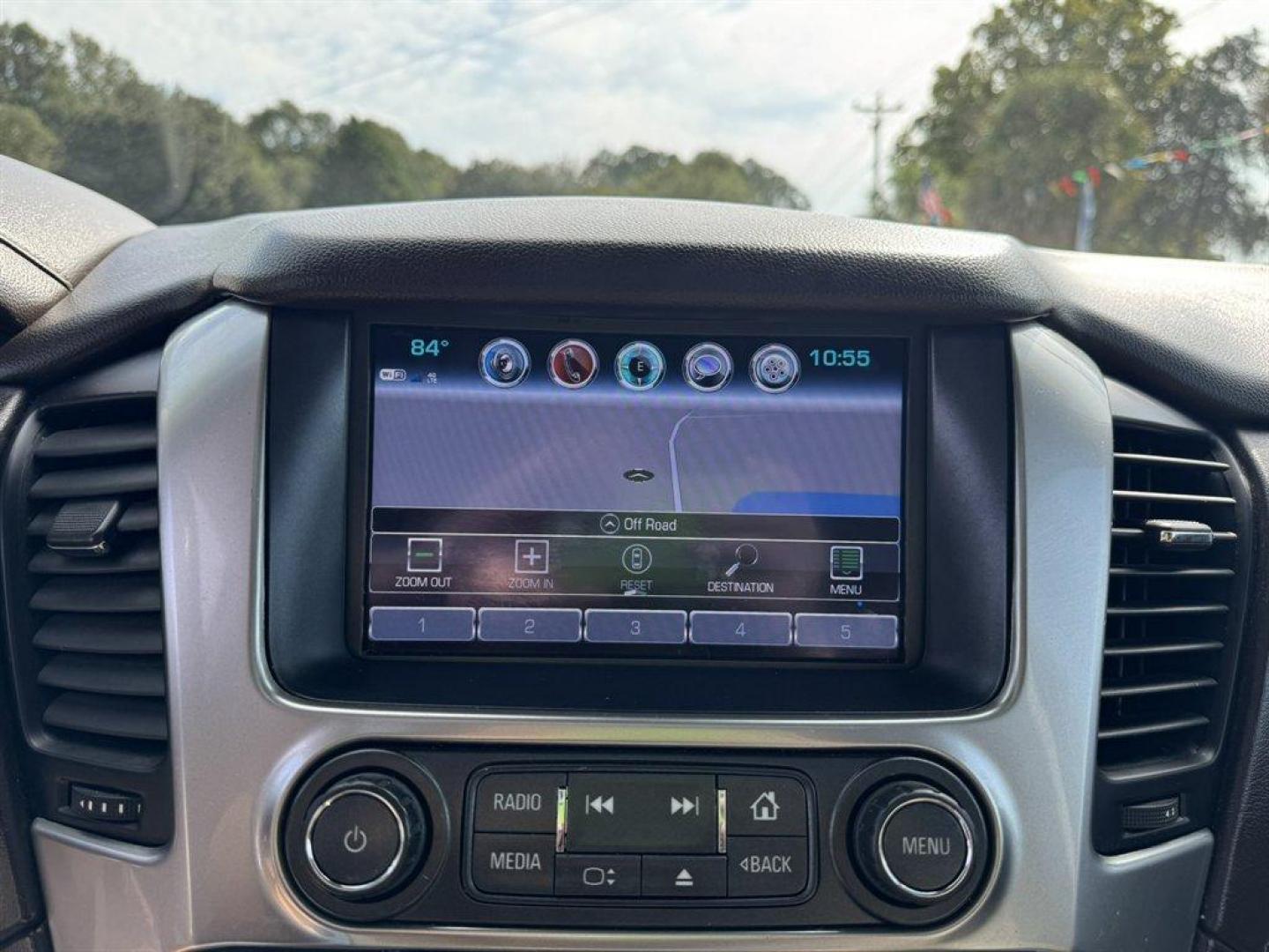 2018 White /Tan Chevrolet Tahoe (1GNSKCKC2JR) with an 5.3l V8 DI VVT Flex 5.3l engine, Automatic transmission, located at 745 East Steele Rd., West Columbia, SC, 29170, (803) 755-9148, 33.927212, -81.148483 - Special Internet Price! 2018 Chevrolet Tahoe - Photo#14