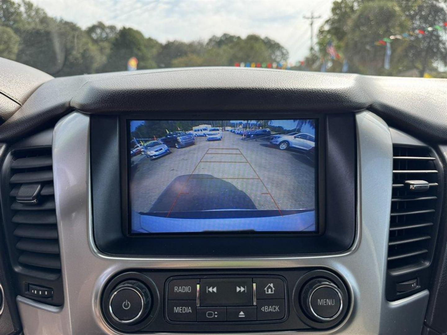 2018 White /Tan Chevrolet Tahoe (1GNSKCKC2JR) with an 5.3l V8 DI VVT Flex 5.3l engine, Automatic transmission, located at 745 East Steele Rd., West Columbia, SC, 29170, (803) 755-9148, 33.927212, -81.148483 - Special Internet Price! 2018 Chevrolet Tahoe - Photo#15