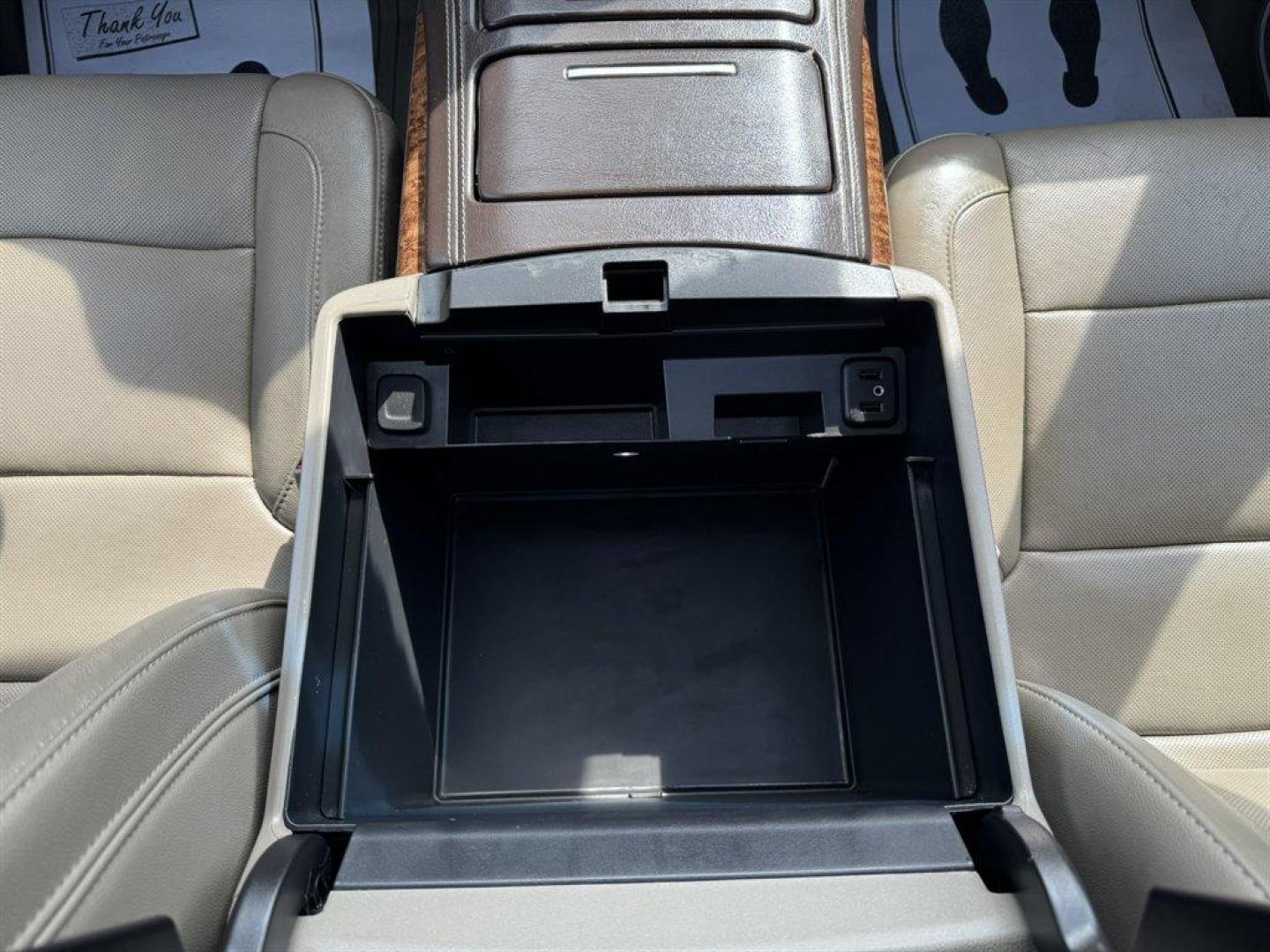 2018 White /Tan Chevrolet Tahoe (1GNSKCKC2JR) with an 5.3l V8 DI VVT Flex 5.3l engine, Automatic transmission, located at 745 East Steele Rd., West Columbia, SC, 29170, (803) 755-9148, 33.927212, -81.148483 - Special Internet Price! 2018 Chevrolet Tahoe - Photo#17