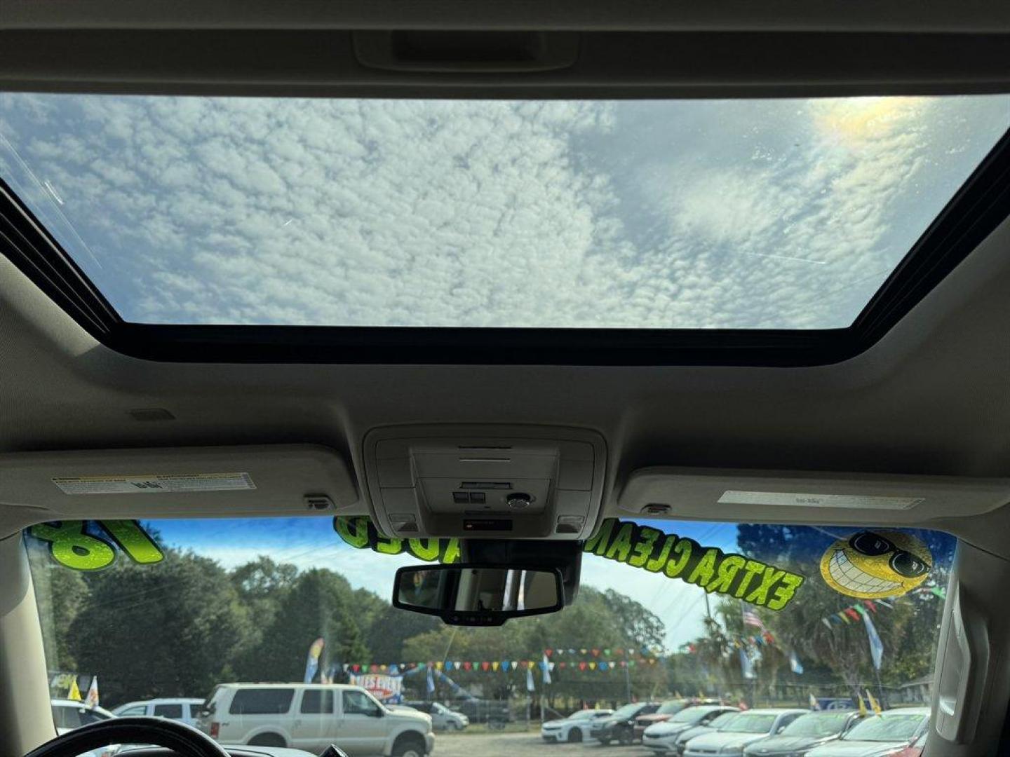 2018 White /Tan Chevrolet Tahoe (1GNSKCKC2JR) with an 5.3l V8 DI VVT Flex 5.3l engine, Automatic transmission, located at 745 East Steele Rd., West Columbia, SC, 29170, (803) 755-9148, 33.927212, -81.148483 - Special Internet Price! 2018 Chevrolet Tahoe - Photo#19