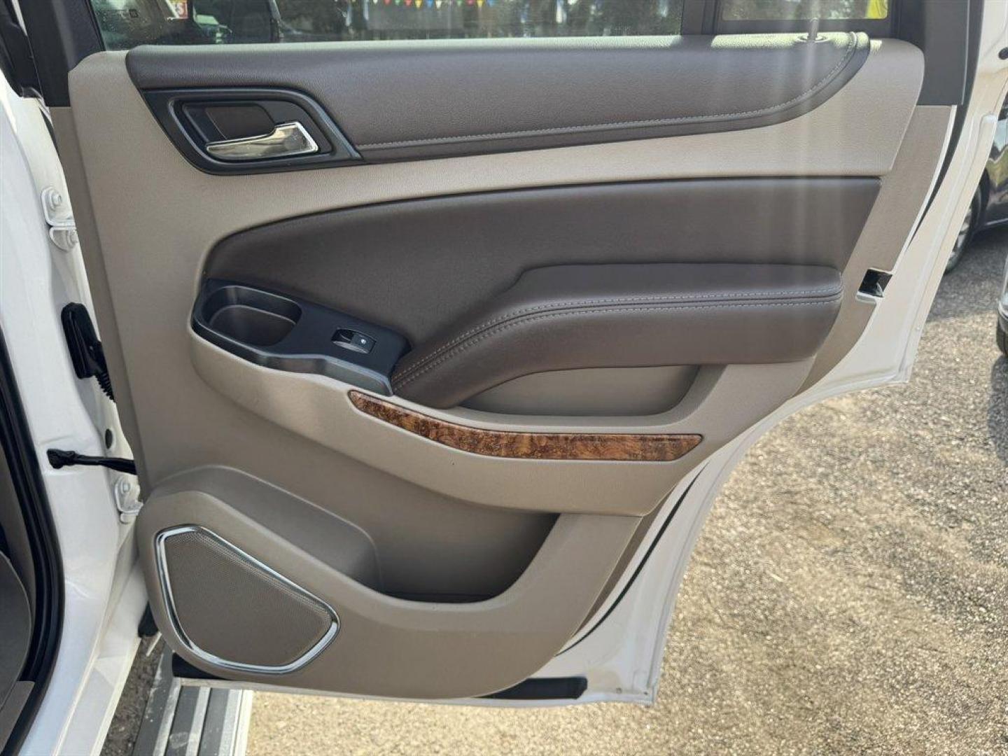 2018 White /Tan Chevrolet Tahoe (1GNSKCKC2JR) with an 5.3l V8 DI VVT Flex 5.3l engine, Automatic transmission, located at 745 East Steele Rd., West Columbia, SC, 29170, (803) 755-9148, 33.927212, -81.148483 - Special Internet Price! 2018 Chevrolet Tahoe - Photo#30