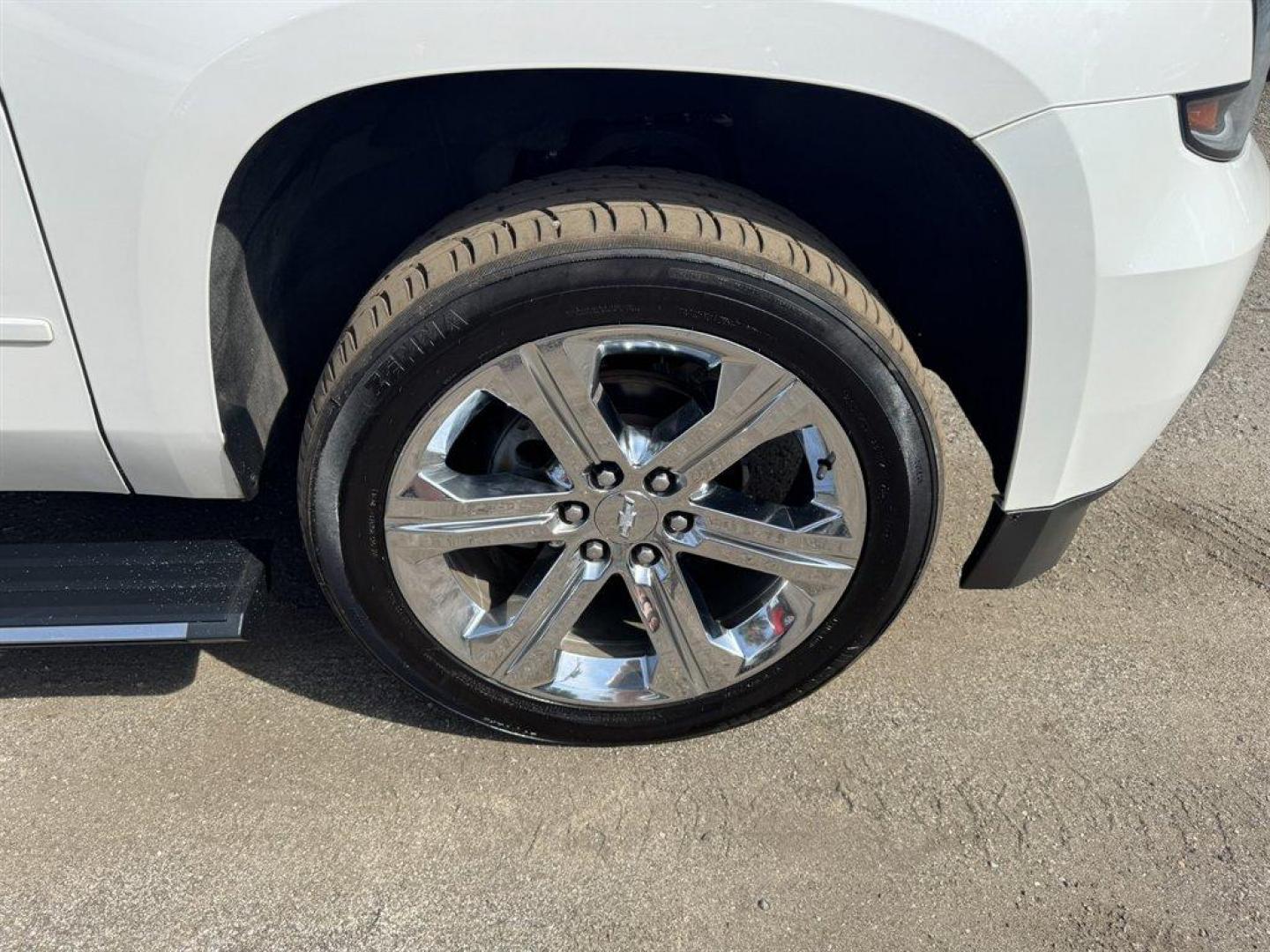 2018 White /Tan Chevrolet Tahoe (1GNSKCKC2JR) with an 5.3l V8 DI VVT Flex 5.3l engine, Automatic transmission, located at 745 East Steele Rd., West Columbia, SC, 29170, (803) 755-9148, 33.927212, -81.148483 - Special Internet Price! 2018 Chevrolet Tahoe - Photo#39