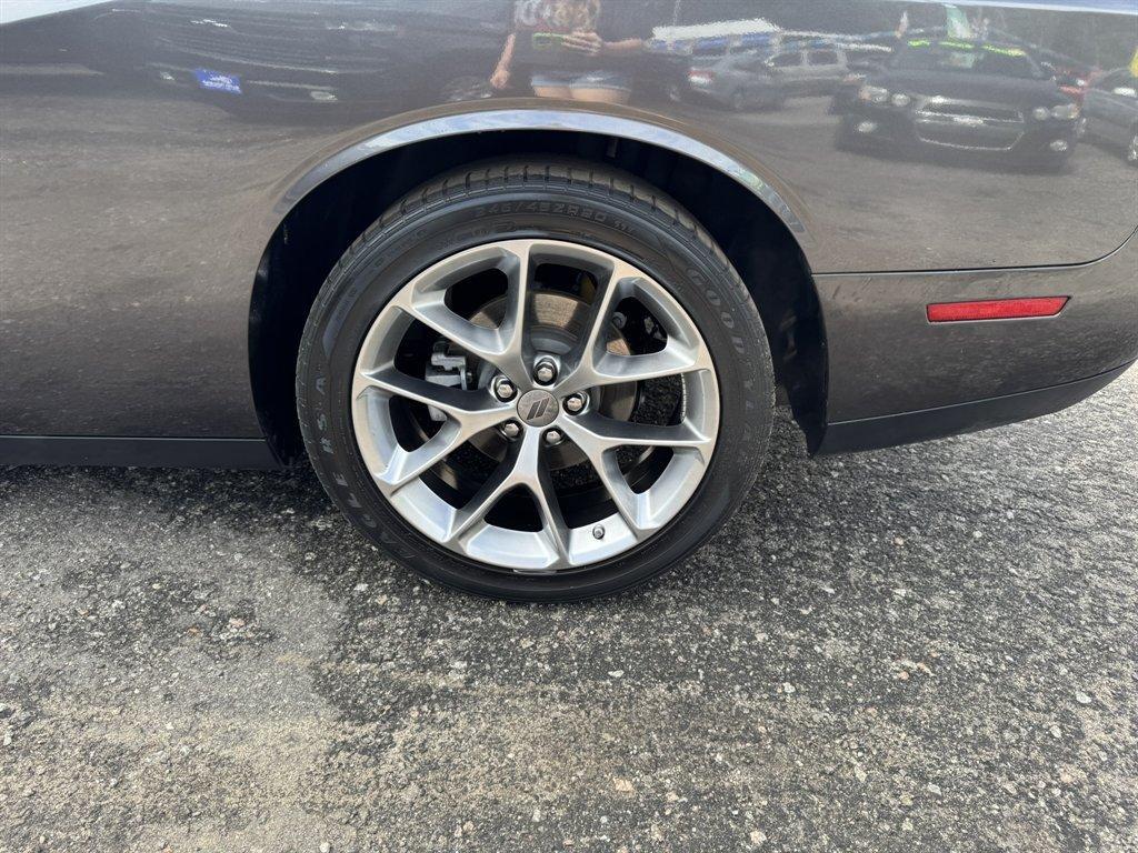 2022 Grey /Black Dodge Challenger (2C3CDZJG6NH) with an 3.6l V6 Smpi Dohc VVT 3.6 engine, Automatic transmission, located at 745 East Steele Rd., West Columbia, SC, 29170, (803) 755-9148, 33.927212, -81.148483 - Special Internet Price! 2022 Dodge Challenger - Photo#23