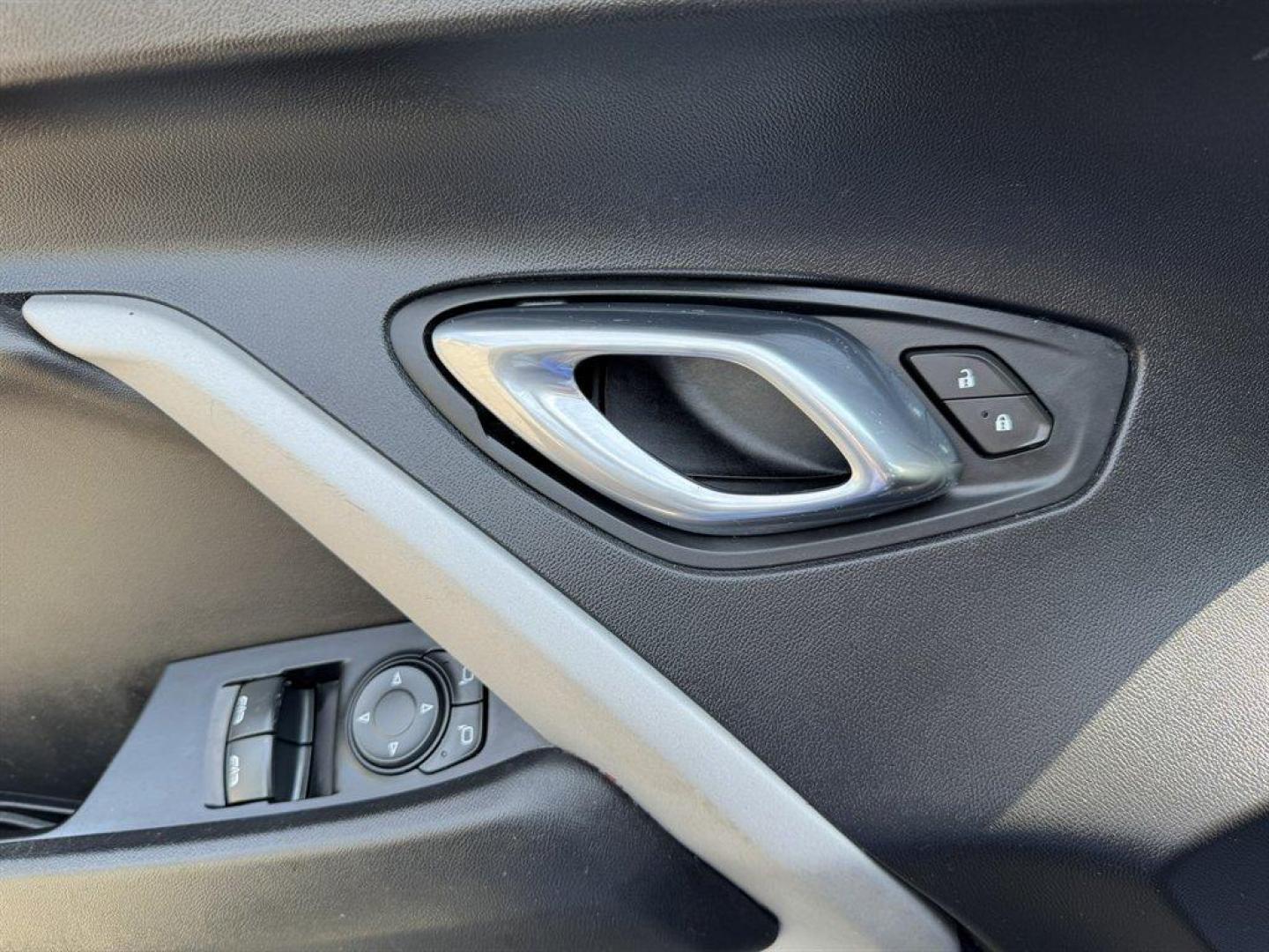 2019 Grey /Black Chevrolet Camaro (1G1FF1R73K0) with an 6.2l V8 DI OHV VVT HO 6.2 engine, Automatic transmission, located at 745 East Steele Rd., West Columbia, SC, 29170, (803) 755-9148, 33.927212, -81.148483 - Special Intrent Price! 2019 Chevrolet Camaro - Photo#16