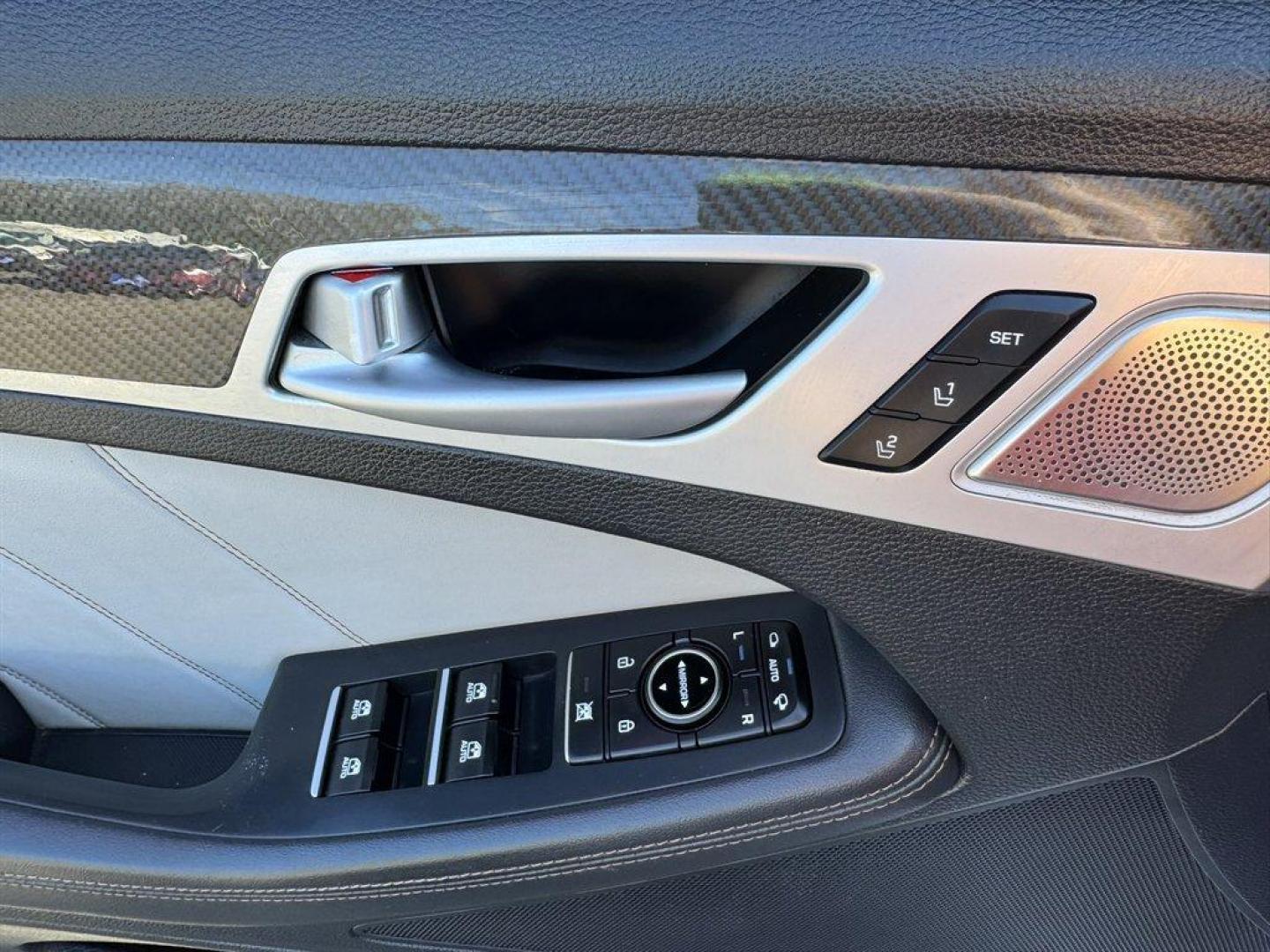 2018 White /Black Genesis G80 (KMHGN4JB8JU) with an 3.3l V6 DI Dohc T/C 3.3l engine, Automatic transmission, located at 745 East Steele Rd., West Columbia, SC, 29170, (803) 755-9148, 33.927212, -81.148483 - Special Internet Price! 2018 Genesis G80 - Photo#19