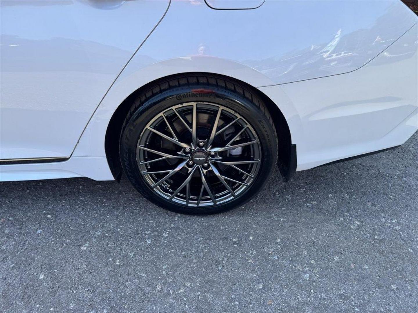 2018 White /Black Genesis G80 (KMHGN4JB8JU) with an 3.3l V6 DI Dohc T/C 3.3l engine, Automatic transmission, located at 745 East Steele Rd., West Columbia, SC, 29170, (803) 755-9148, 33.927212, -81.148483 - Special Internet Price! 2018 Genesis G80 - Photo#31