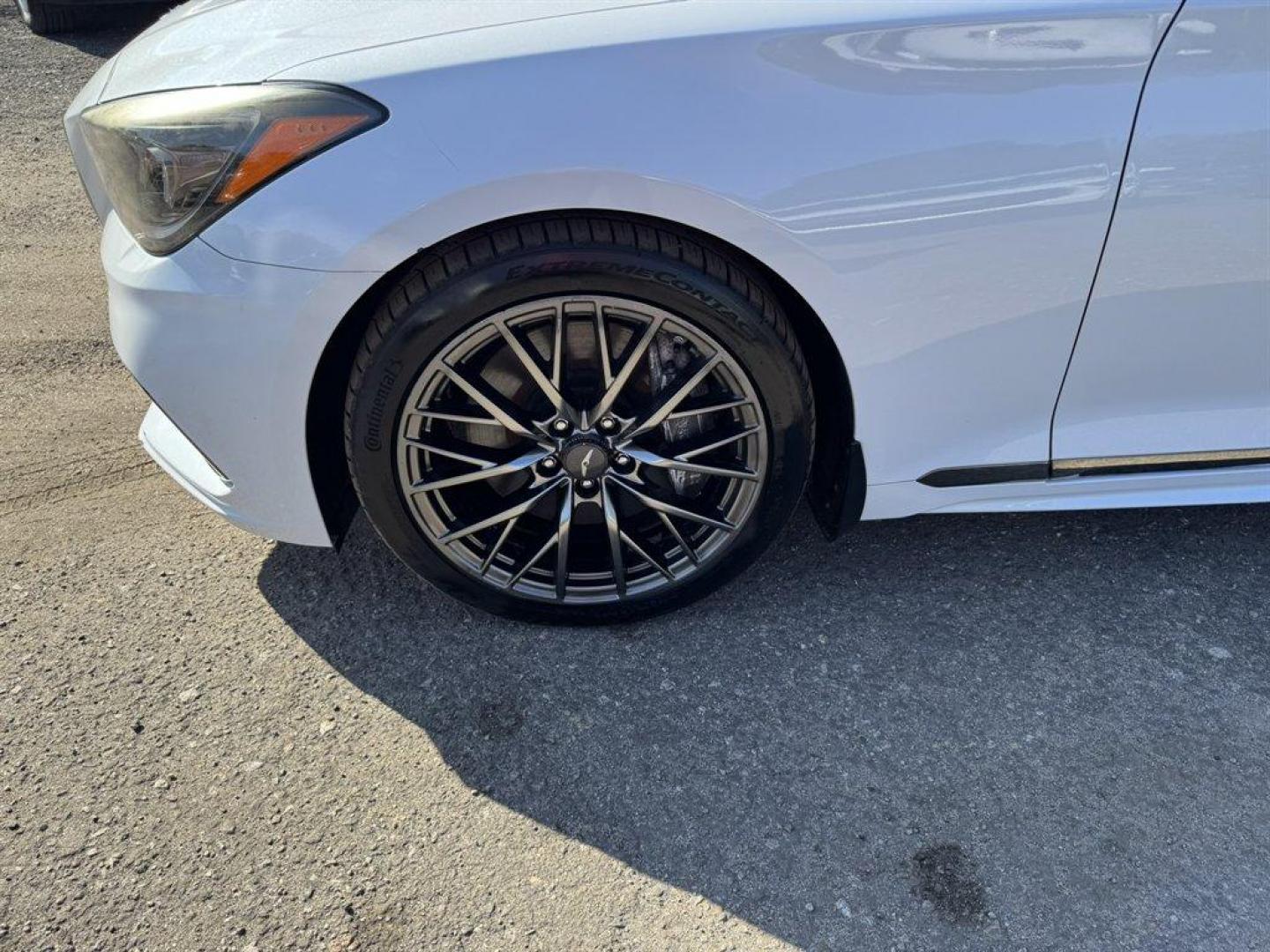 2018 White /Black Genesis G80 (KMHGN4JB8JU) with an 3.3l V6 DI Dohc T/C 3.3l engine, Automatic transmission, located at 745 East Steele Rd., West Columbia, SC, 29170, (803) 755-9148, 33.927212, -81.148483 - Special Internet Price! 2018 Genesis G80 - Photo#32
