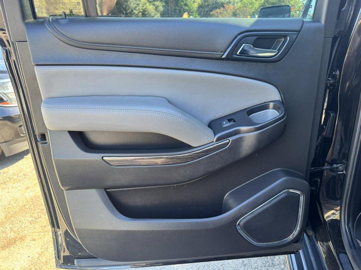 2020 Black /Black Chevrolet Suburban (1GNSKHKC0LR) with an 5.3l V8 DI VVT Flex 5.3l engine, Automatic transmission, located at 745 East Steele Rd., West Columbia, SC, 29170, (803) 755-9148, 33.927212, -81.148483 - Special Internet Price! 2020 Chevrolet Suburban - Photo#23