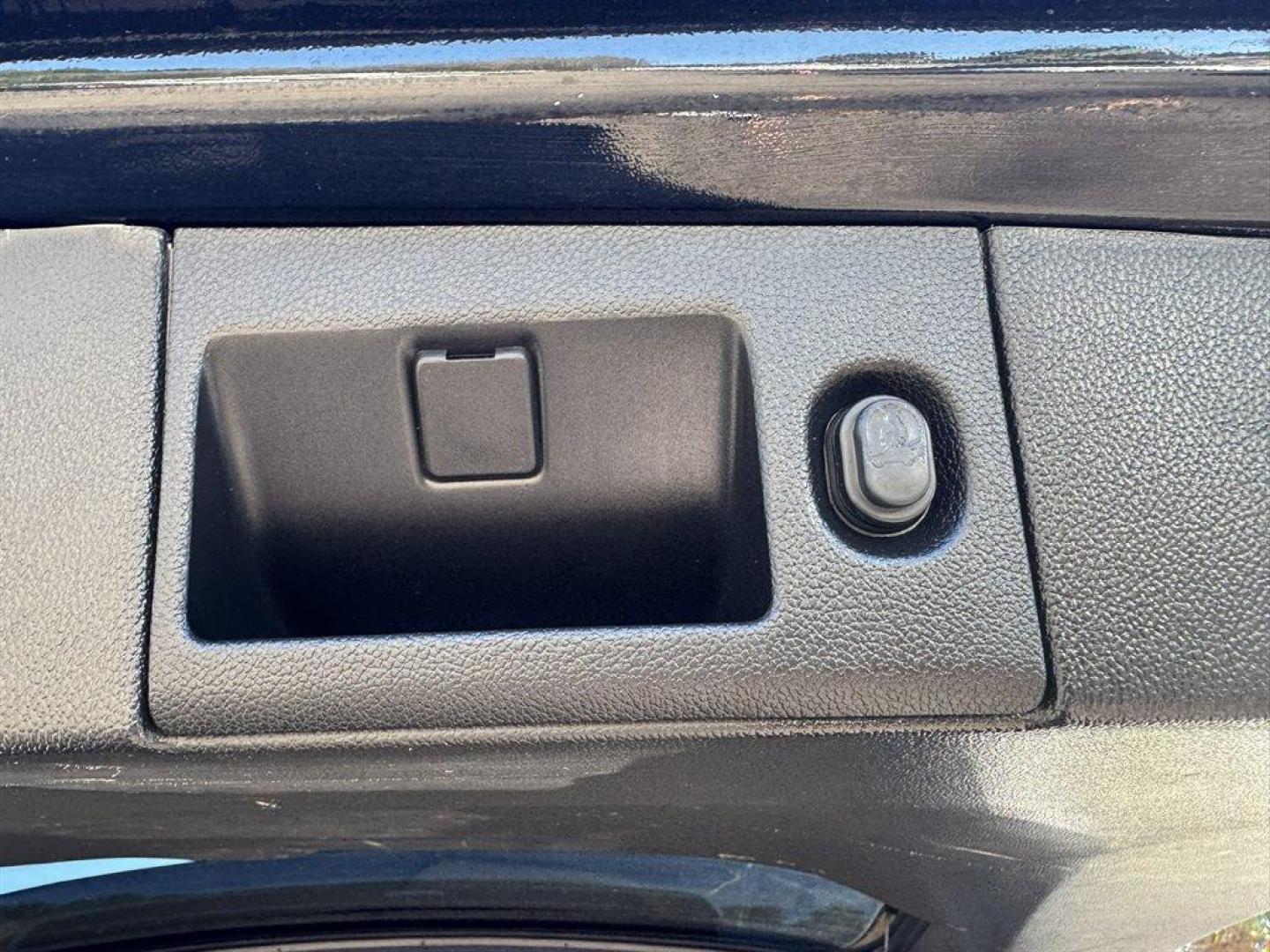 2020 Black /Black Chevrolet Suburban (1GNSKHKC0LR) with an 5.3l V8 DI VVT Flex 5.3l engine, Automatic transmission, located at 745 East Steele Rd., West Columbia, SC, 29170, (803) 755-9148, 33.927212, -81.148483 - Special Internet Price! 2020 Chevrolet Suburban - Photo#34