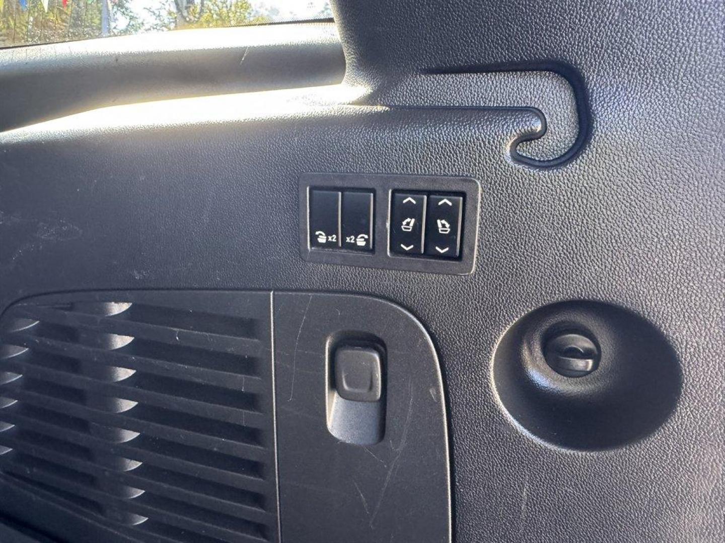 2020 Black /Black Chevrolet Suburban (1GNSKHKC0LR) with an 5.3l V8 DI VVT Flex 5.3l engine, Automatic transmission, located at 745 East Steele Rd., West Columbia, SC, 29170, (803) 755-9148, 33.927212, -81.148483 - Special Internet Price! 2020 Chevrolet Suburban - Photo#35