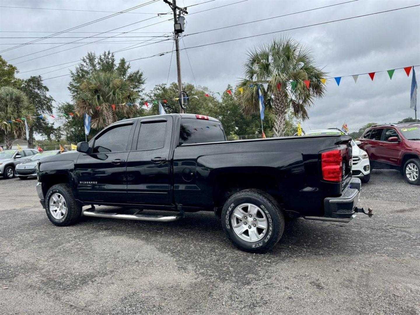 2018 Black /Grey Chevrolet Silverado 1500 (1GCRCREC7JZ) with an 5.3l V8 DI VVT Flex 5.3l engine, Automatic transmission, located at 745 East Steele Rd., West Columbia, SC, 29170, (803) 755-9148, 33.927212, -81.148483 - Special Internet Price! 2018 Chevrolet Silverado 1500 - Photo#5