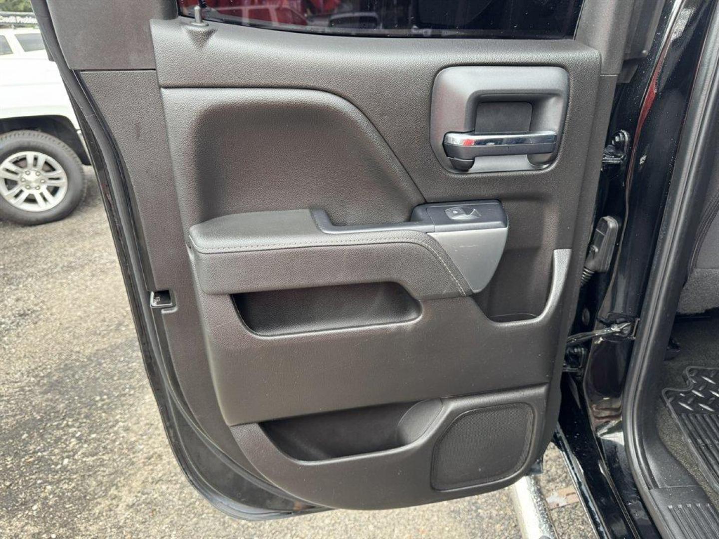 2018 Black /Grey Chevrolet Silverado 1500 (1GCRCREC7JZ) with an 5.3l V8 DI VVT Flex 5.3l engine, Automatic transmission, located at 745 East Steele Rd., West Columbia, SC, 29170, (803) 755-9148, 33.927212, -81.148483 - Special Internet Price! 2018 Chevrolet Silverado 1500 - Photo#18