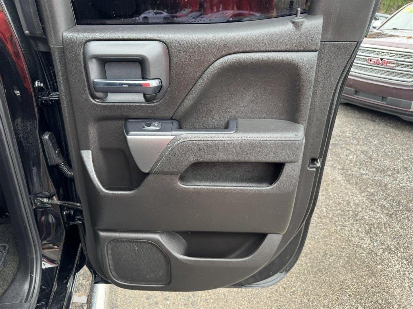 2018 Black /Grey Chevrolet Silverado 1500 (1GCRCREC7JZ) with an 5.3l V8 DI VVT Flex 5.3l engine, Automatic transmission, located at 745 East Steele Rd., West Columbia, SC, 29170, (803) 755-9148, 33.927212, -81.148483 - Special Internet Price! 2018 Chevrolet Silverado 1500 - Photo#20