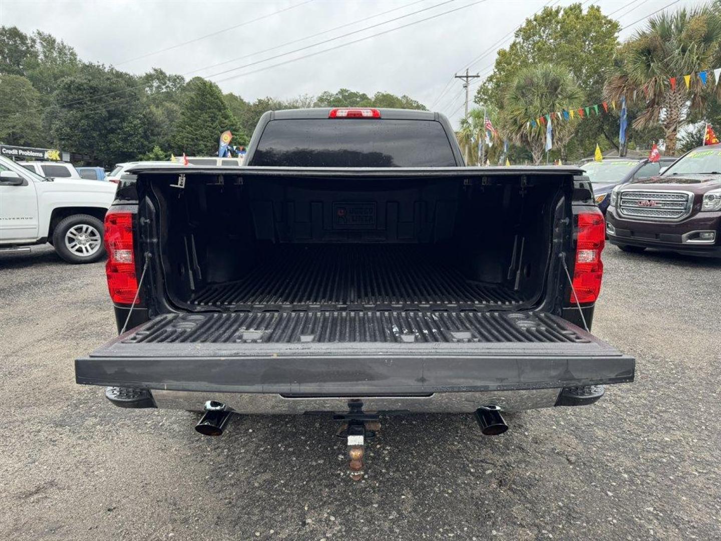 2018 Black /Grey Chevrolet Silverado 1500 (1GCRCREC7JZ) with an 5.3l V8 DI VVT Flex 5.3l engine, Automatic transmission, located at 745 East Steele Rd., West Columbia, SC, 29170, (803) 755-9148, 33.927212, -81.148483 - Special Internet Price! 2018 Chevrolet Silverado 1500 - Photo#24