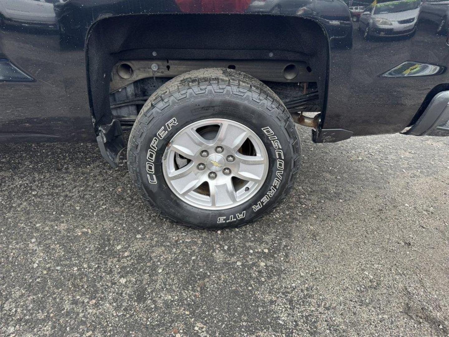 2018 Black /Grey Chevrolet Silverado 1500 (1GCRCREC7JZ) with an 5.3l V8 DI VVT Flex 5.3l engine, Automatic transmission, located at 745 East Steele Rd., West Columbia, SC, 29170, (803) 755-9148, 33.927212, -81.148483 - Special Internet Price! 2018 Chevrolet Silverado 1500 - Photo#28
