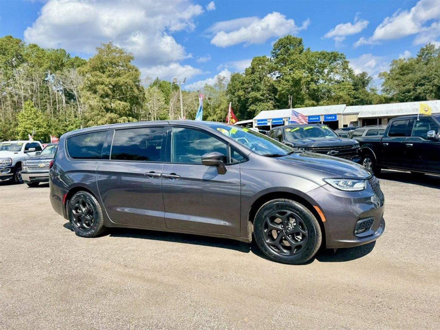 2022 Grey /Black Chrysler Pacifica (2C4RC1L76NR) with an 3.6l V6 Smpi Dohc Phev 3. engine, Automatic transmission, located at 745 East Steele Rd., West Columbia, SC, 29170, (803) 755-9148, 33.927212, -81.148483 - Special Internet Price! 2022 Chrysler Pacifica - Photo#2