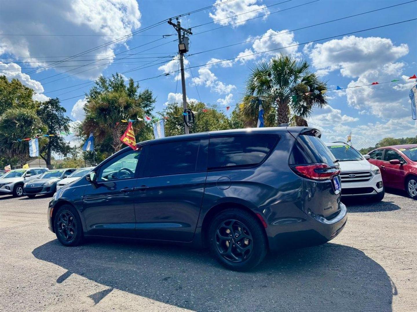 2022 Grey /Black Chrysler Pacifica (2C4RC1L76NR) with an 3.6l V6 Smpi Dohc Phev 3. engine, Automatic transmission, located at 745 East Steele Rd., West Columbia, SC, 29170, (803) 755-9148, 33.927212, -81.148483 - Special Internet Price! 2022 Chrysler Pacifica - Photo#5