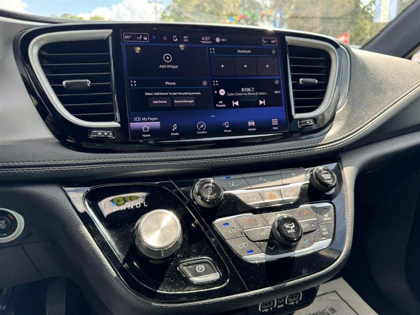 2022 Grey /Black Chrysler Pacifica (2C4RC1L76NR) with an 3.6l V6 Smpi Dohc Phev 3. engine, Automatic transmission, located at 745 East Steele Rd., West Columbia, SC, 29170, (803) 755-9148, 33.927212, -81.148483 - Special Internet Price! 2022 Chrysler Pacifica - Photo#12