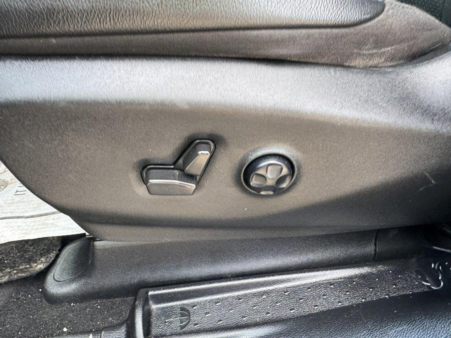 2022 Grey /Black Chrysler Pacifica (2C4RC1L76NR) with an 3.6l V6 Smpi Dohc Phev 3. engine, Automatic transmission, located at 745 East Steele Rd., West Columbia, SC, 29170, (803) 755-9148, 33.927212, -81.148483 - Special Internet Price! 2022 Chrysler Pacifica - Photo#22