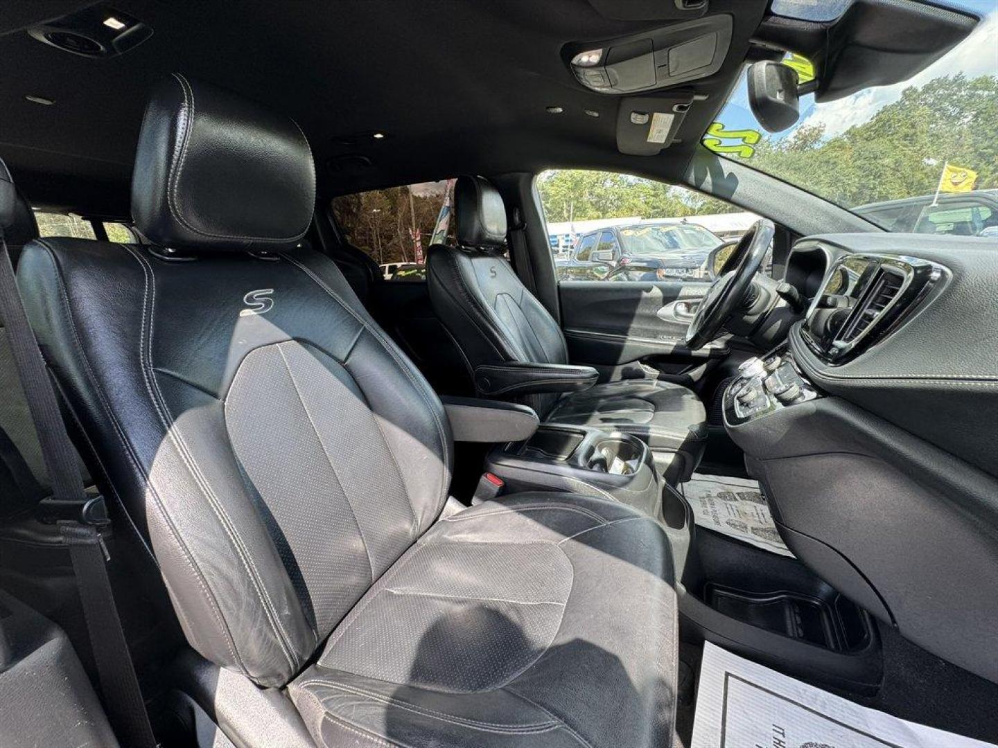 2022 Grey /Black Chrysler Pacifica (2C4RC1L76NR) with an 3.6l V6 Smpi Dohc Phev 3. engine, Automatic transmission, located at 745 East Steele Rd., West Columbia, SC, 29170, (803) 755-9148, 33.927212, -81.148483 - Special Internet Price! 2022 Chrysler Pacifica - Photo#27