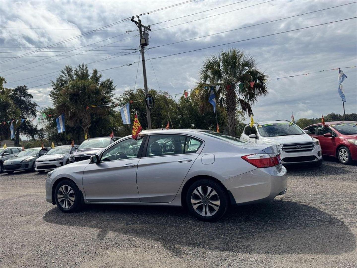 2013 Silver /Grey Honda Accord (1HGCR2F34DA) with an 2.4l I-4 DI Dohc 2.4l engine, Automatic transmission, located at 745 East Steele Rd., West Columbia, SC, 29170, (803) 755-9148, 33.927212, -81.148483 - Special Internet Price! 2013 Honda Accord - Photo#5
