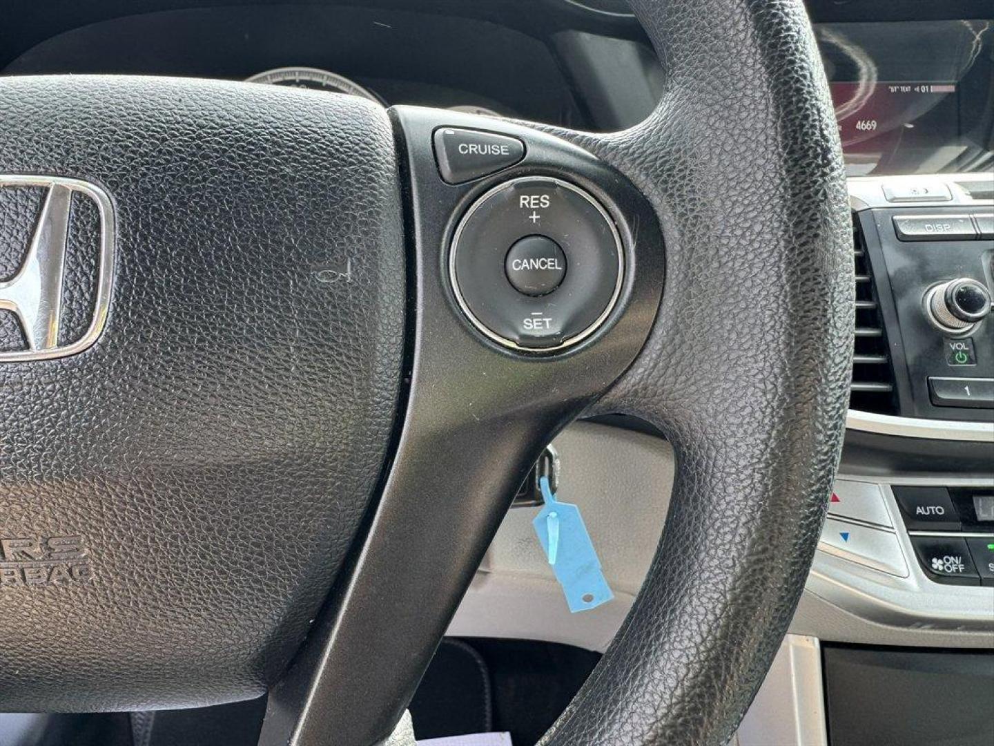 2013 Silver /Grey Honda Accord (1HGCR2F34DA) with an 2.4l I-4 DI Dohc 2.4l engine, Automatic transmission, located at 745 East Steele Rd., West Columbia, SC, 29170, (803) 755-9148, 33.927212, -81.148483 - Special Internet Price! 2013 Honda Accord - Photo#9