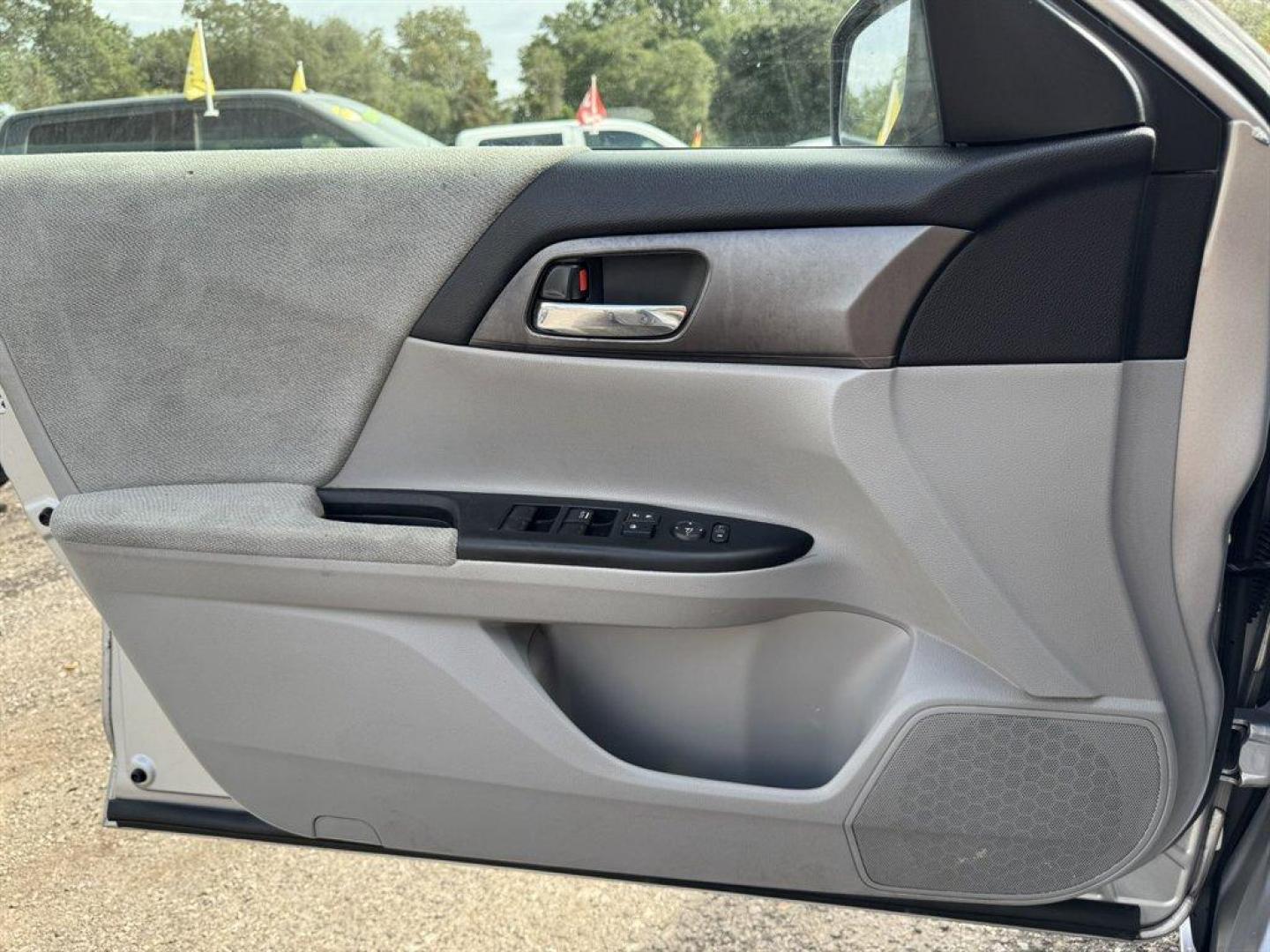 2013 Silver /Grey Honda Accord (1HGCR2F34DA) with an 2.4l I-4 DI Dohc 2.4l engine, Automatic transmission, located at 745 East Steele Rd., West Columbia, SC, 29170, (803) 755-9148, 33.927212, -81.148483 - Special Internet Price! 2013 Honda Accord - Photo#15