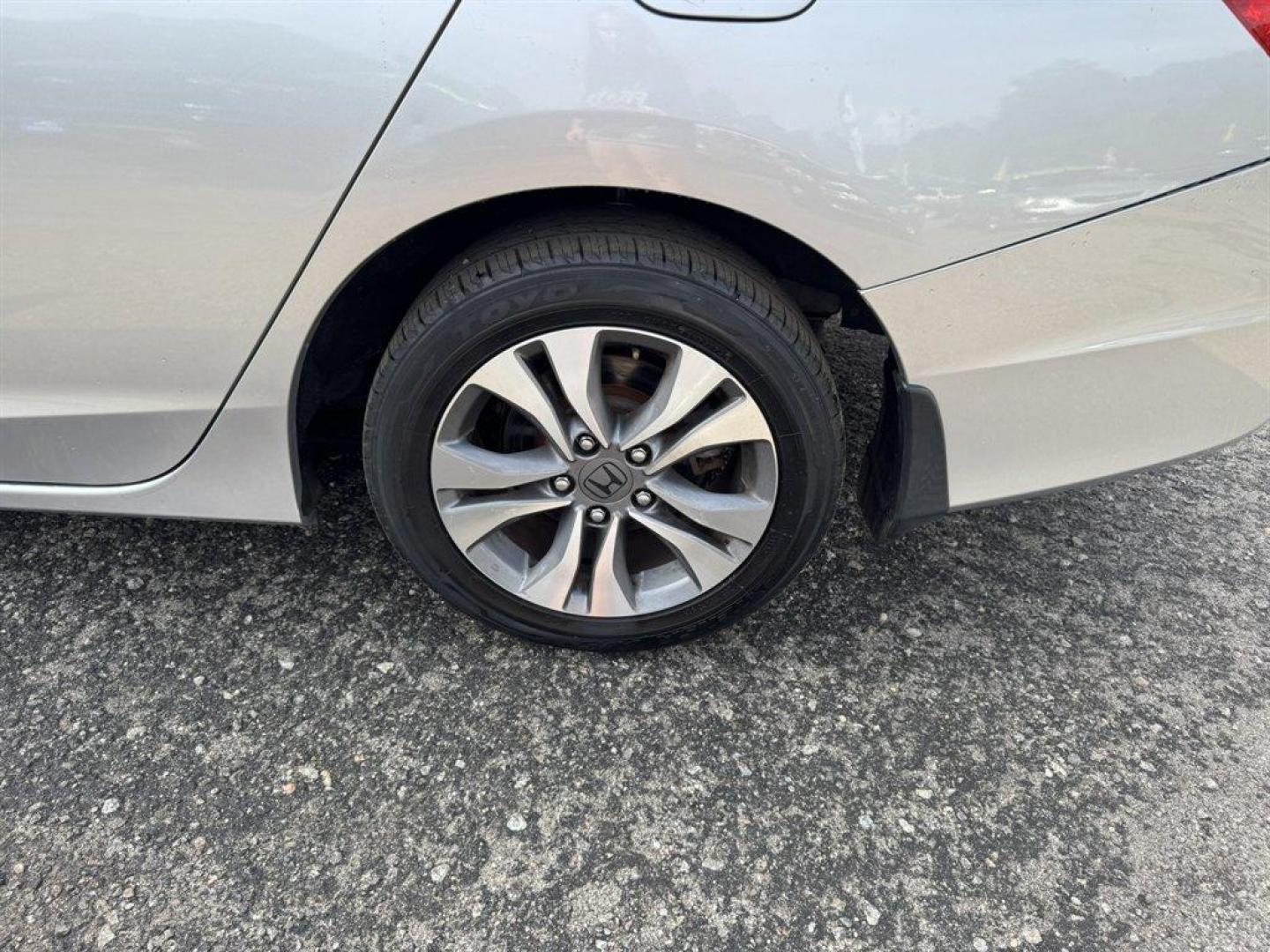 2013 Silver /Grey Honda Accord (1HGCR2F34DA) with an 2.4l I-4 DI Dohc 2.4l engine, Automatic transmission, located at 745 East Steele Rd., West Columbia, SC, 29170, (803) 755-9148, 33.927212, -81.148483 - Special Internet Price! 2013 Honda Accord - Photo#26