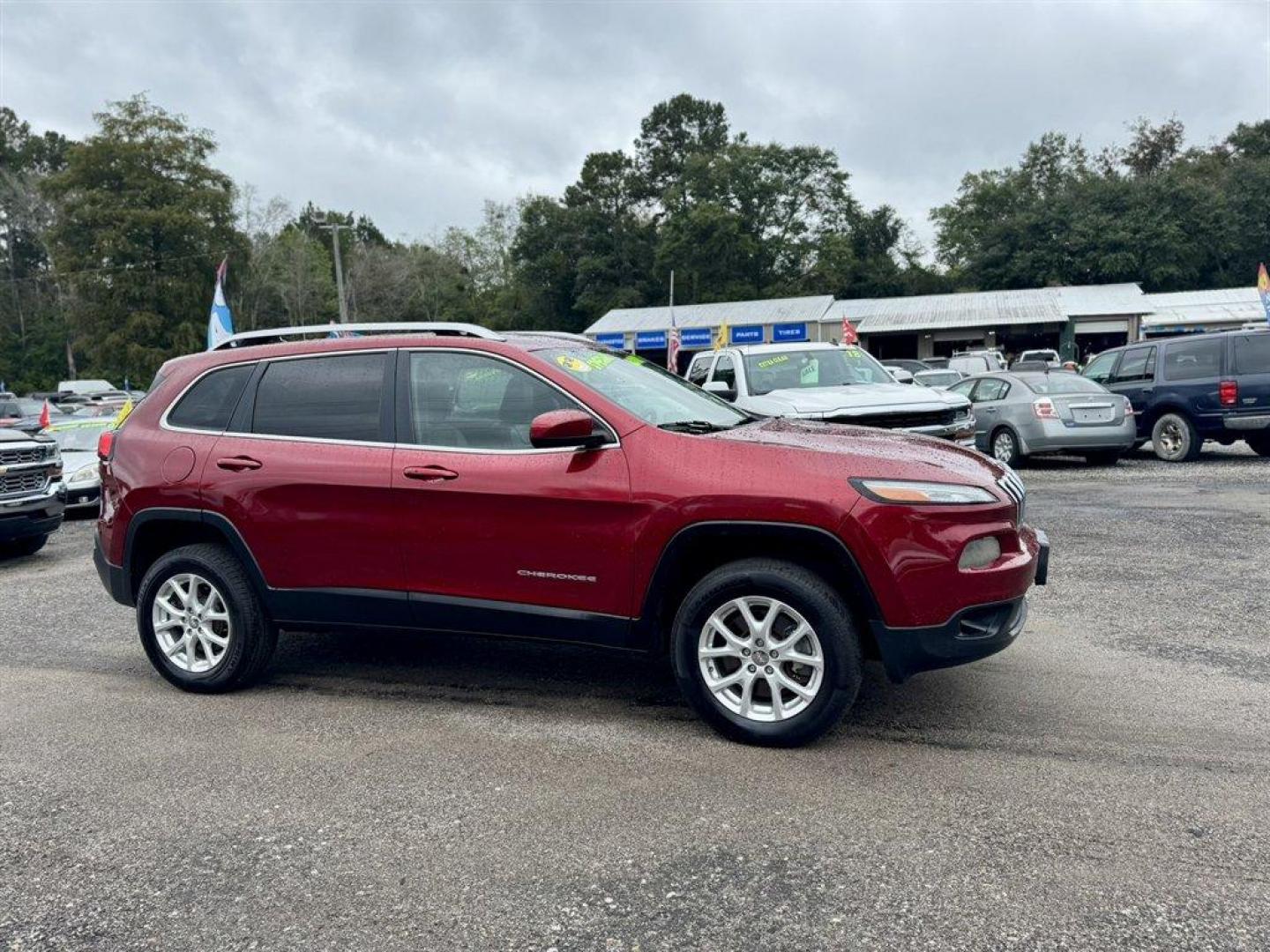 2015 Red /Black Jeep Cherokee (1C4PJMCSXFW) with an 3.2l V6 Smpi Dohc 3.2l engine, Automatic transmission, located at 745 East Steele Rd., West Columbia, SC, 29170, (803) 755-9148, 33.927212, -81.148483 - Special Internet Price! 2015 Jeep Cherokee - Photo#2