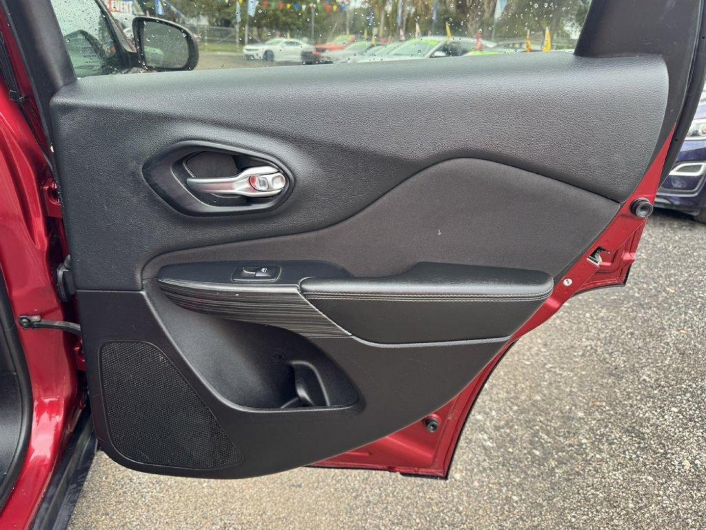 2015 Red /Black Jeep Cherokee (1C4PJMCSXFW) with an 3.2l V6 Smpi Dohc 3.2l engine, Automatic transmission, located at 745 East Steele Rd., West Columbia, SC, 29170, (803) 755-9148, 33.927212, -81.148483 - Special Internet Price! 2015 Jeep Cherokee - Photo#27