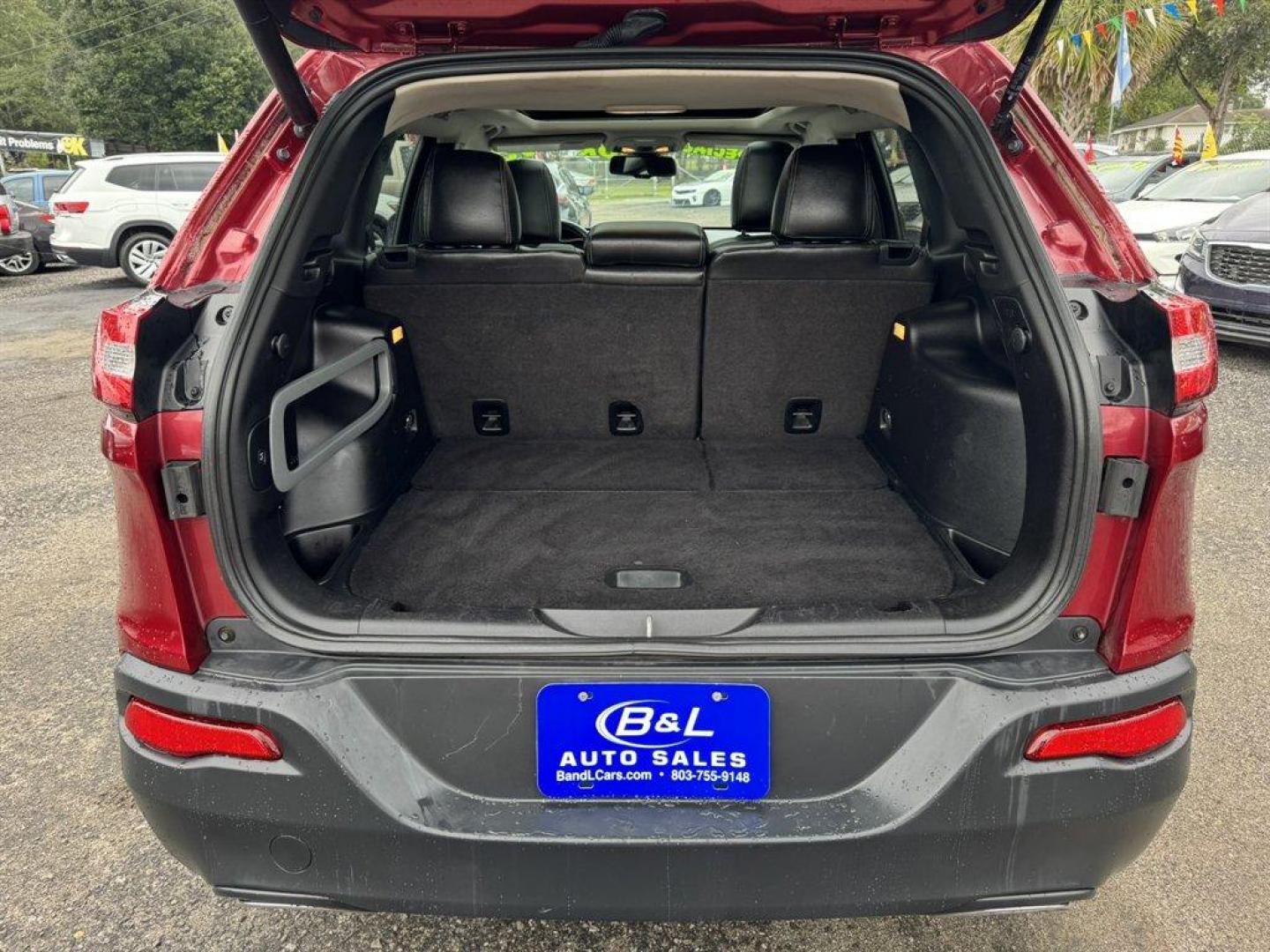 2015 Red /Black Jeep Cherokee (1C4PJMCSXFW) with an 3.2l V6 Smpi Dohc 3.2l engine, Automatic transmission, located at 745 East Steele Rd., West Columbia, SC, 29170, (803) 755-9148, 33.927212, -81.148483 - Special Internet Price! 2015 Jeep Cherokee - Photo#31