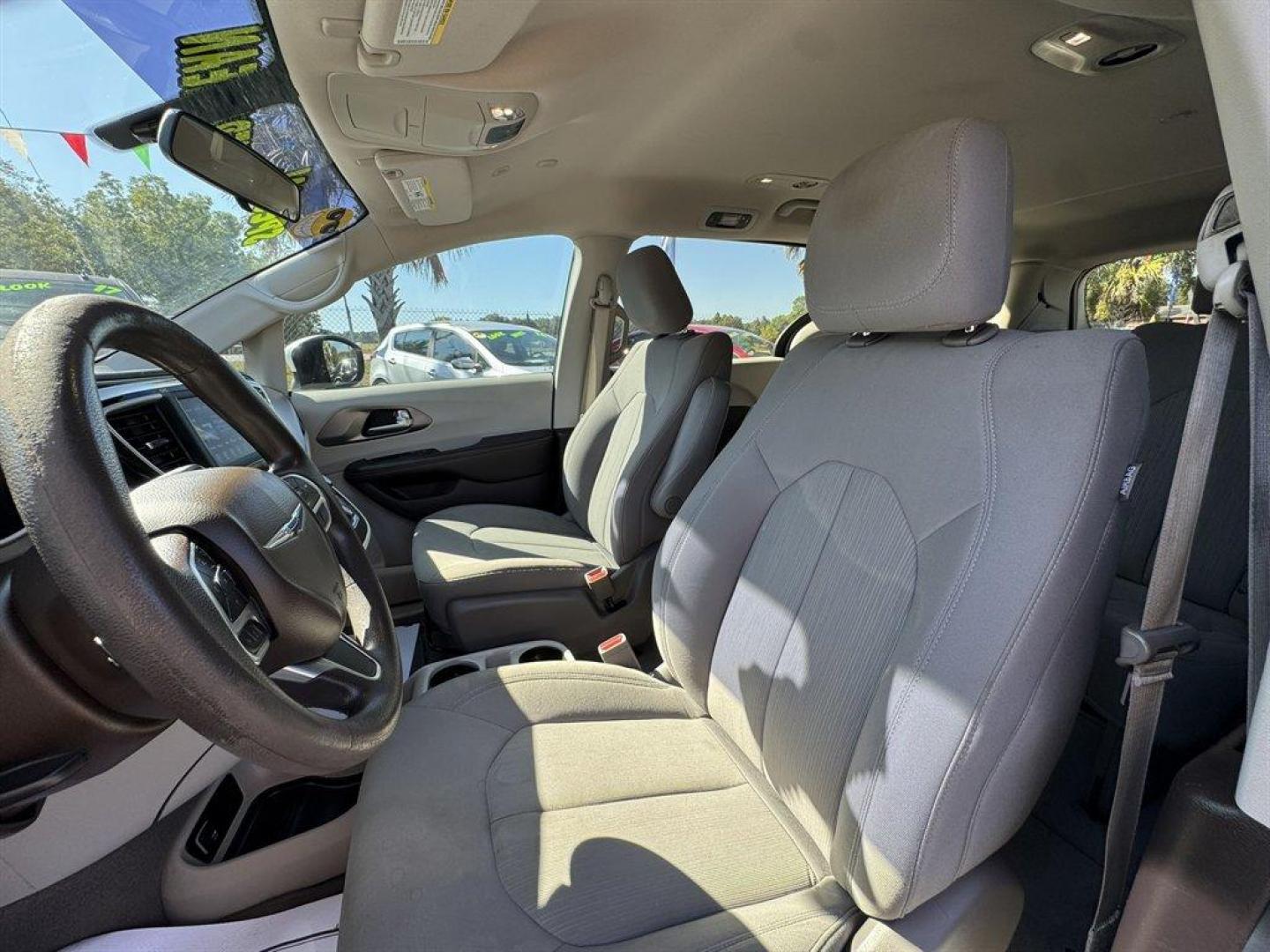 2021 White /Grey Chrysler Voyager (2C4RC1CG2MR) with an 3.6l V6 MPI Dohc VVT Flex engine, Automatic transmission, located at 745 East Steele Rd., West Columbia, SC, 29170, (803) 755-9148, 33.927212, -81.148483 - Special Internet Price! 2021 Chrysler Voyager - Photo#20