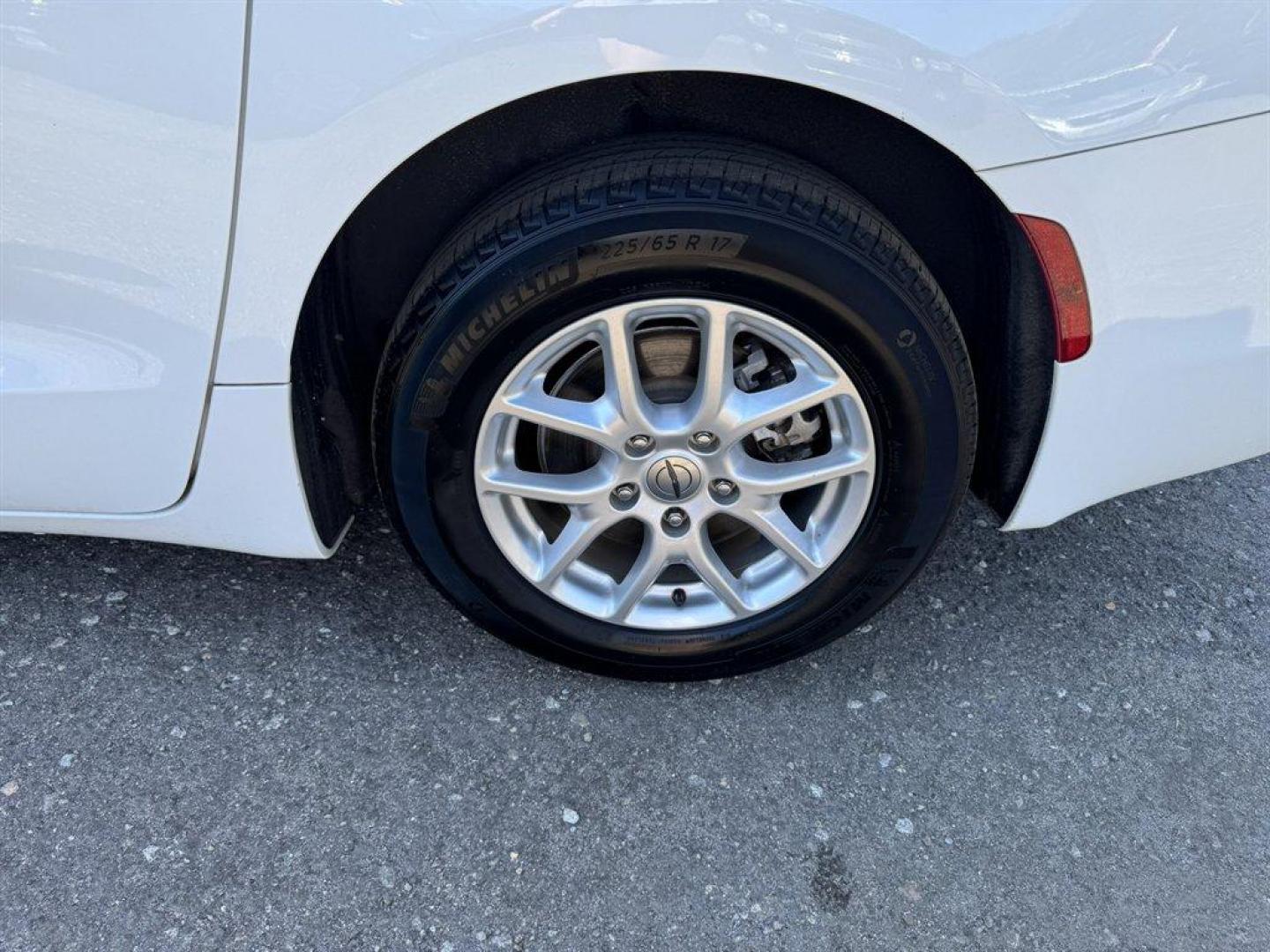 2021 White /Grey Chrysler Voyager (2C4RC1CG2MR) with an 3.6l V6 MPI Dohc VVT Flex engine, Automatic transmission, located at 745 East Steele Rd., West Columbia, SC, 29170, (803) 755-9148, 33.927212, -81.148483 - Special Internet Price! 2021 Chrysler Voyager - Photo#31