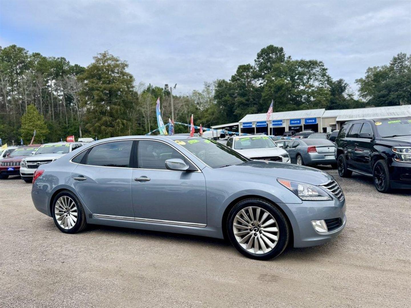 2015 Grey /Black Hyundai Equus (KMHGH4JHXFU) with an 5.0l V8 DI Dohc Cvvt 5.0l engine, Automatic transmission, located at 745 East Steele Rd., West Columbia, SC, 29170, (803) 755-9148, 33.927212, -81.148483 - Special Internet Price! 2015 Hyundai Equus - Photo#2