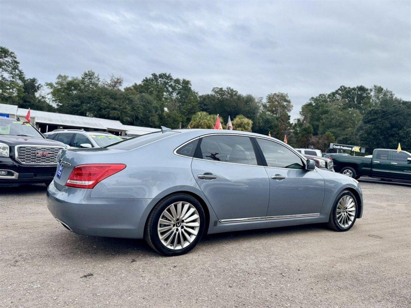 2015 Grey /Black Hyundai Equus (KMHGH4JHXFU) with an 5.0l V8 DI Dohc Cvvt 5.0l engine, Automatic transmission, located at 745 East Steele Rd., West Columbia, SC, 29170, (803) 755-9148, 33.927212, -81.148483 - Special Internet Price! 2015 Hyundai Equus - Photo#3