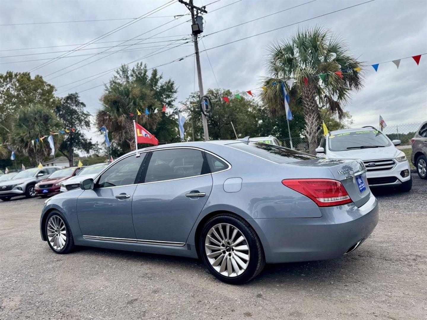 2015 Grey /Black Hyundai Equus (KMHGH4JHXFU) with an 5.0l V8 DI Dohc Cvvt 5.0l engine, Automatic transmission, located at 745 East Steele Rd., West Columbia, SC, 29170, (803) 755-9148, 33.927212, -81.148483 - Special Internet Price! 2015 Hyundai Equus - Photo#5
