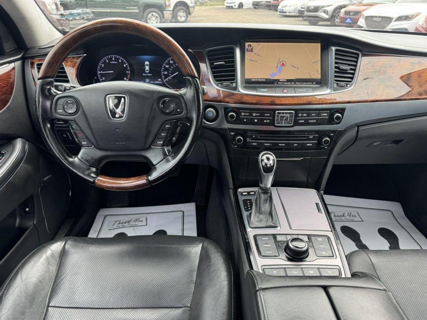 2015 Grey /Black Hyundai Equus (KMHGH4JHXFU) with an 5.0l V8 DI Dohc Cvvt 5.0l engine, Automatic transmission, located at 745 East Steele Rd., West Columbia, SC, 29170, (803) 755-9148, 33.927212, -81.148483 - Special Internet Price! 2015 Hyundai Equus - Photo#6