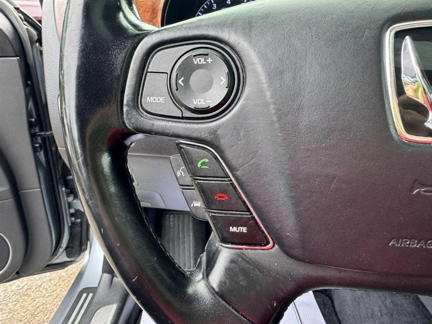 2015 Grey /Black Hyundai Equus (KMHGH4JHXFU) with an 5.0l V8 DI Dohc Cvvt 5.0l engine, Automatic transmission, located at 745 East Steele Rd., West Columbia, SC, 29170, (803) 755-9148, 33.927212, -81.148483 - Special Internet Price! 2015 Hyundai Equus - Photo#8