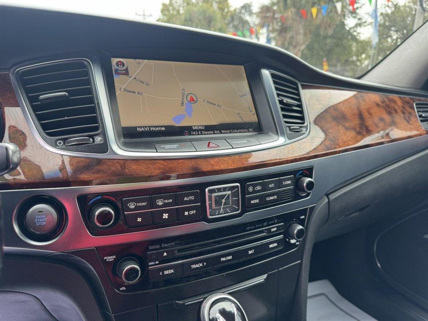 2015 Grey /Black Hyundai Equus (KMHGH4JHXFU) with an 5.0l V8 DI Dohc Cvvt 5.0l engine, Automatic transmission, located at 745 East Steele Rd., West Columbia, SC, 29170, (803) 755-9148, 33.927212, -81.148483 - Special Internet Price! 2015 Hyundai Equus - Photo#12