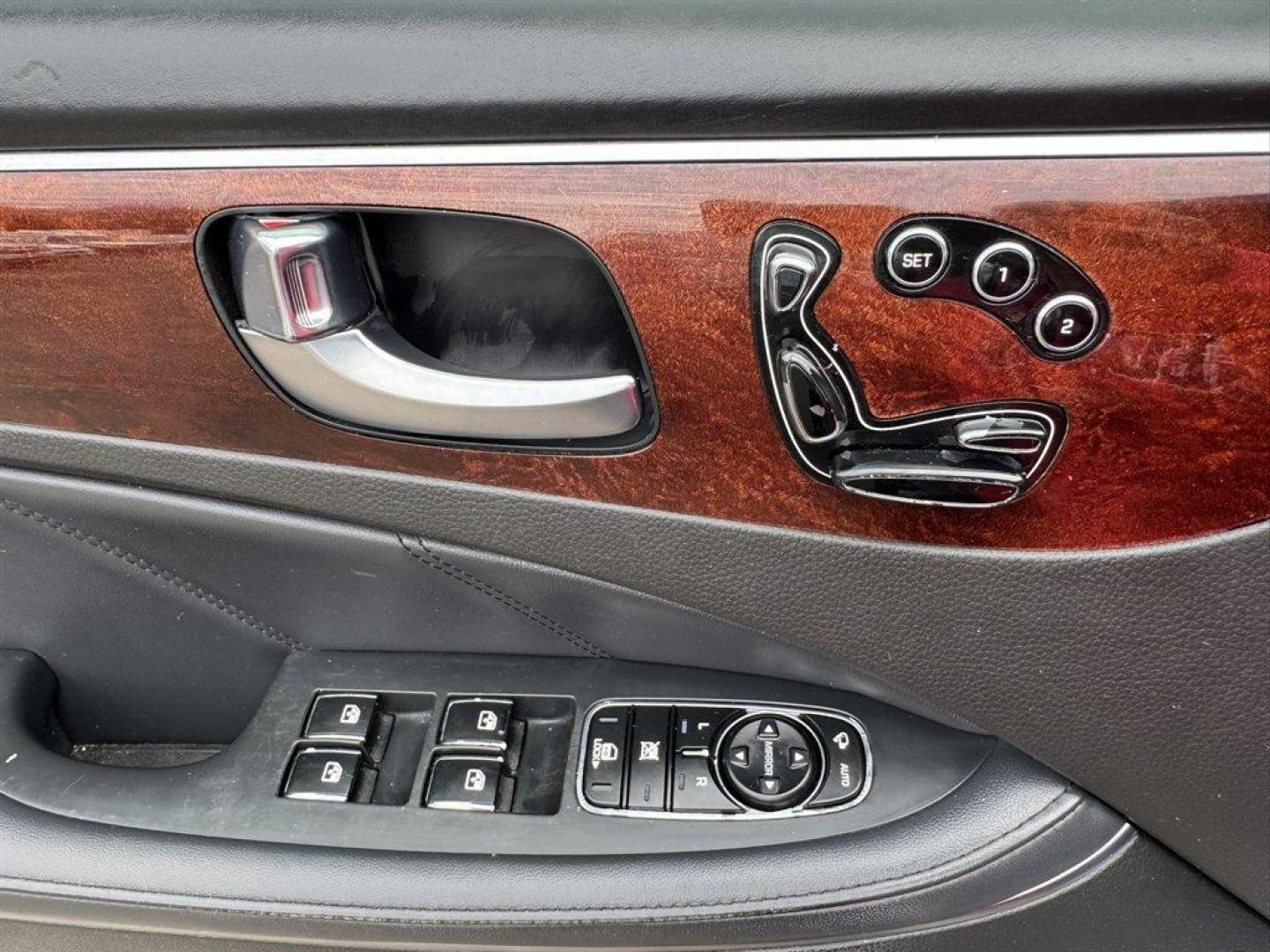 2015 Grey /Black Hyundai Equus (KMHGH4JHXFU) with an 5.0l V8 DI Dohc Cvvt 5.0l engine, Automatic transmission, located at 745 East Steele Rd., West Columbia, SC, 29170, (803) 755-9148, 33.927212, -81.148483 - Special Internet Price! 2015 Hyundai Equus - Photo#21