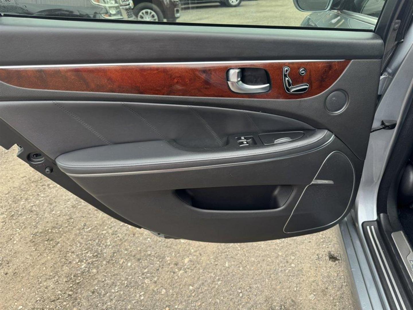 2015 Grey /Black Hyundai Equus (KMHGH4JHXFU) with an 5.0l V8 DI Dohc Cvvt 5.0l engine, Automatic transmission, located at 745 East Steele Rd., West Columbia, SC, 29170, (803) 755-9148, 33.927212, -81.148483 - Special Internet Price! 2015 Hyundai Equus - Photo#23