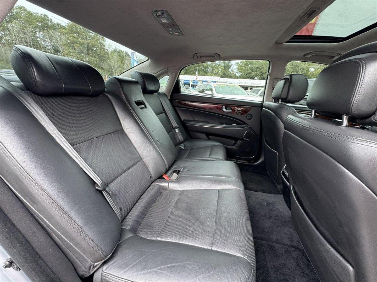 2015 Grey /Black Hyundai Equus (KMHGH4JHXFU) with an 5.0l V8 DI Dohc Cvvt 5.0l engine, Automatic transmission, located at 745 East Steele Rd., West Columbia, SC, 29170, (803) 755-9148, 33.927212, -81.148483 - Special Internet Price! 2015 Hyundai Equus - Photo#26