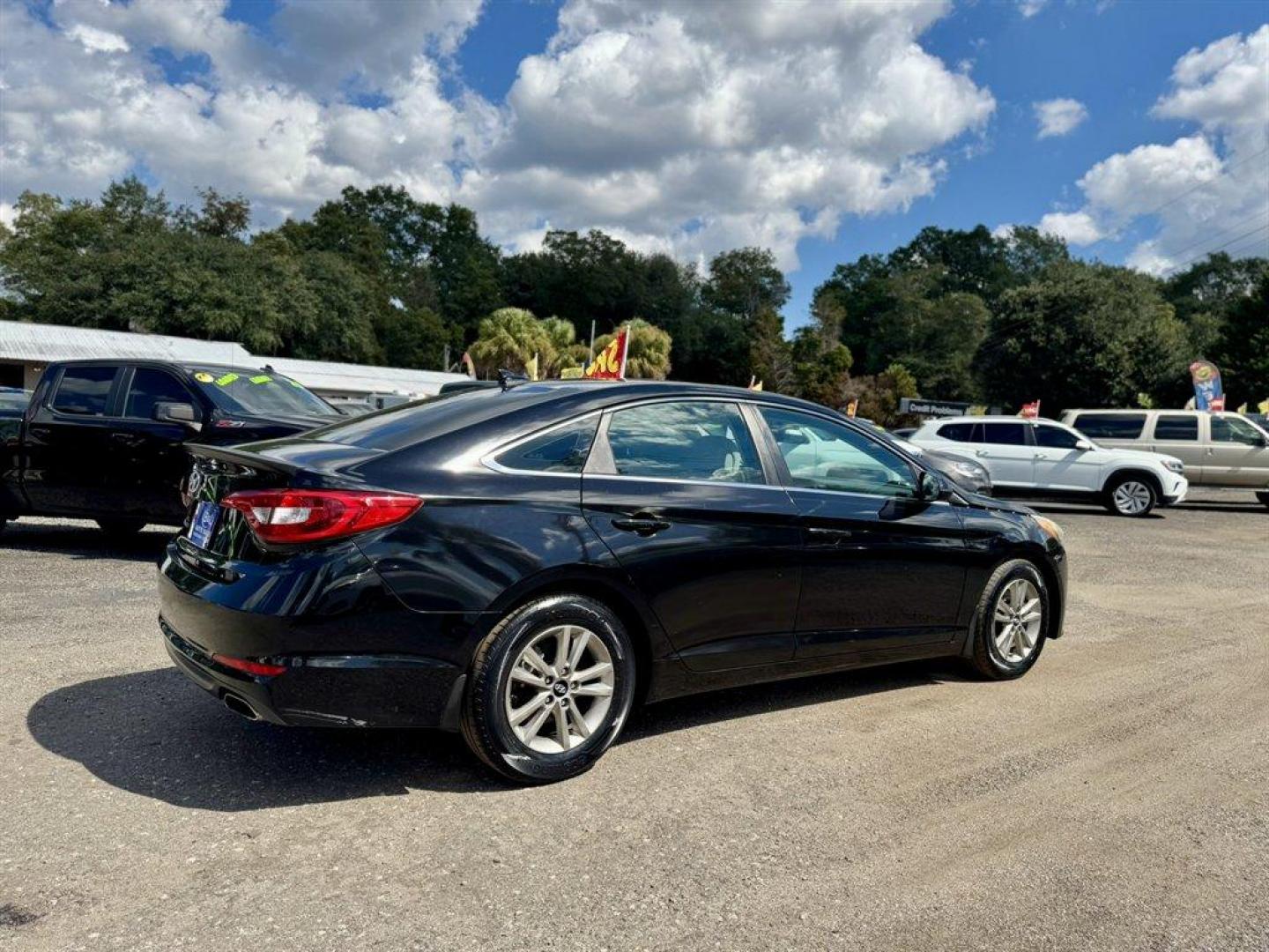 2015 Black /Grey Hyundai Sonata (5NPE24AF4FH) with an 2.4l I-4 DI Dohc 2.4l engine, Automatic transmission, located at 745 East Steele Rd., West Columbia, SC, 29170, (803) 755-9148, 33.927212, -81.148483 - Special Internet Price! 2015 Hyundai Sonata - Photo#3