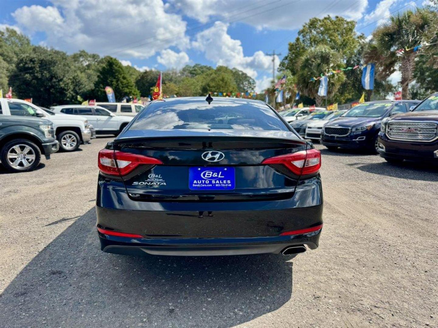 2015 Black /Grey Hyundai Sonata (5NPE24AF4FH) with an 2.4l I-4 DI Dohc 2.4l engine, Automatic transmission, located at 745 East Steele Rd., West Columbia, SC, 29170, (803) 755-9148, 33.927212, -81.148483 - Special Internet Price! 2015 Hyundai Sonata - Photo#4