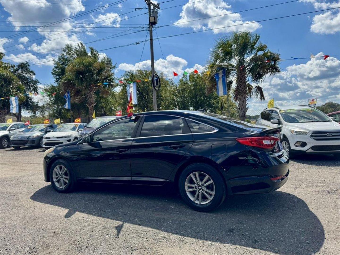 2015 Black /Grey Hyundai Sonata (5NPE24AF4FH) with an 2.4l I-4 DI Dohc 2.4l engine, Automatic transmission, located at 745 East Steele Rd., West Columbia, SC, 29170, (803) 755-9148, 33.927212, -81.148483 - Special Internet Price! 2015 Hyundai Sonata - Photo#5