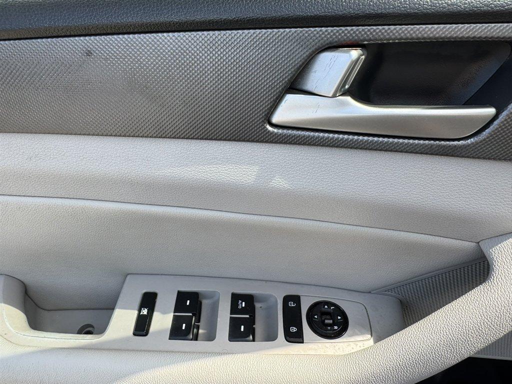 2015 Black /Grey Hyundai Sonata (5NPE24AF4FH) with an 2.4l I-4 DI Dohc 2.4l engine, Automatic transmission, located at 745 East Steele Rd., West Columbia, SC, 29170, (803) 755-9148, 33.927212, -81.148483 - Special Internet Price! 2015 Hyundai Sonata - Photo#17