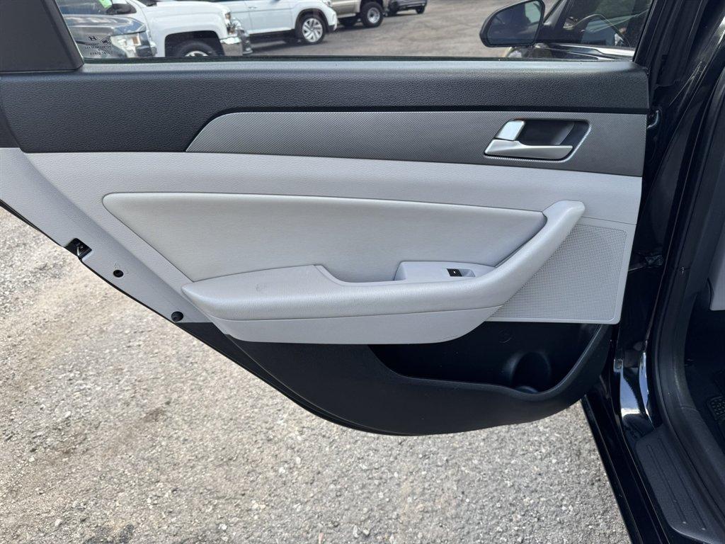 2015 Black /Grey Hyundai Sonata (5NPE24AF4FH) with an 2.4l I-4 DI Dohc 2.4l engine, Automatic transmission, located at 745 East Steele Rd., West Columbia, SC, 29170, (803) 755-9148, 33.927212, -81.148483 - Special Internet Price! 2015 Hyundai Sonata - Photo#20