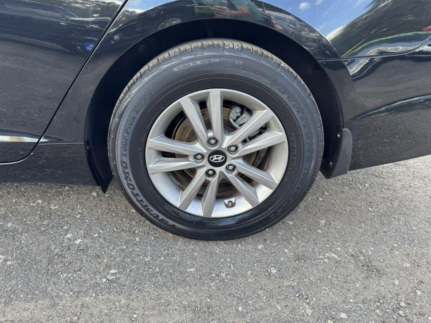 2015 Black /Grey Hyundai Sonata (5NPE24AF4FH) with an 2.4l I-4 DI Dohc 2.4l engine, Automatic transmission, located at 745 East Steele Rd., West Columbia, SC, 29170, (803) 755-9148, 33.927212, -81.148483 - Special Internet Price! 2015 Hyundai Sonata - Photo#28